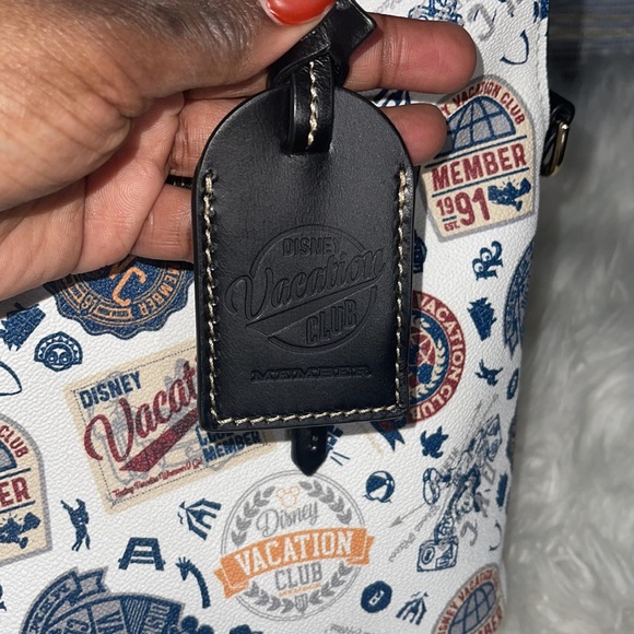 Disney Vacation Club Mickey Dooney & Bourke Satchel Crossbody Purse EUC - Picture 12 of 13